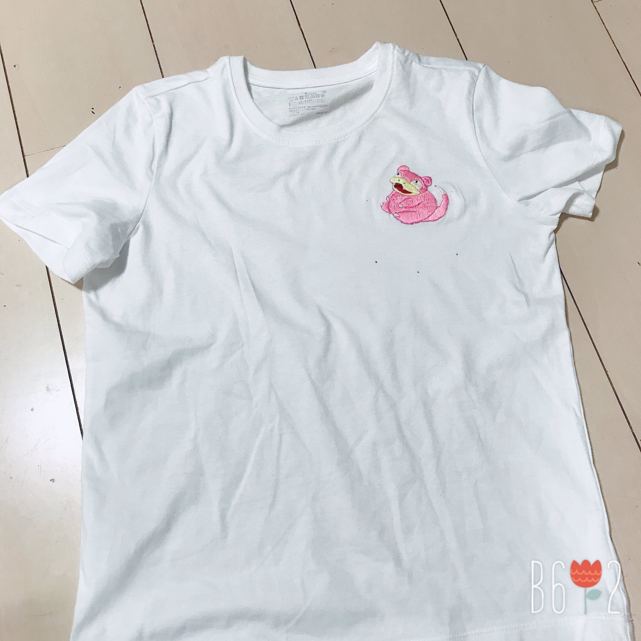 飼い主 オリジナルヤドンシャツ 無印良品の白tに刺繍とポッケを縫い付けました ポッケにヤドンを入れてるデザインにしたかったの ポケモン手芸部 ヤドン 刺繍