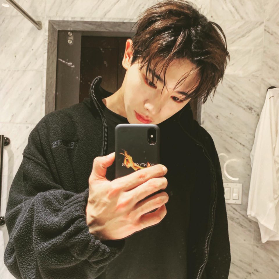 OfficialMONSTAX's tweet photo. [#원호] 👿🖤 #원호패션 https://t.co/5lnNdQiApS