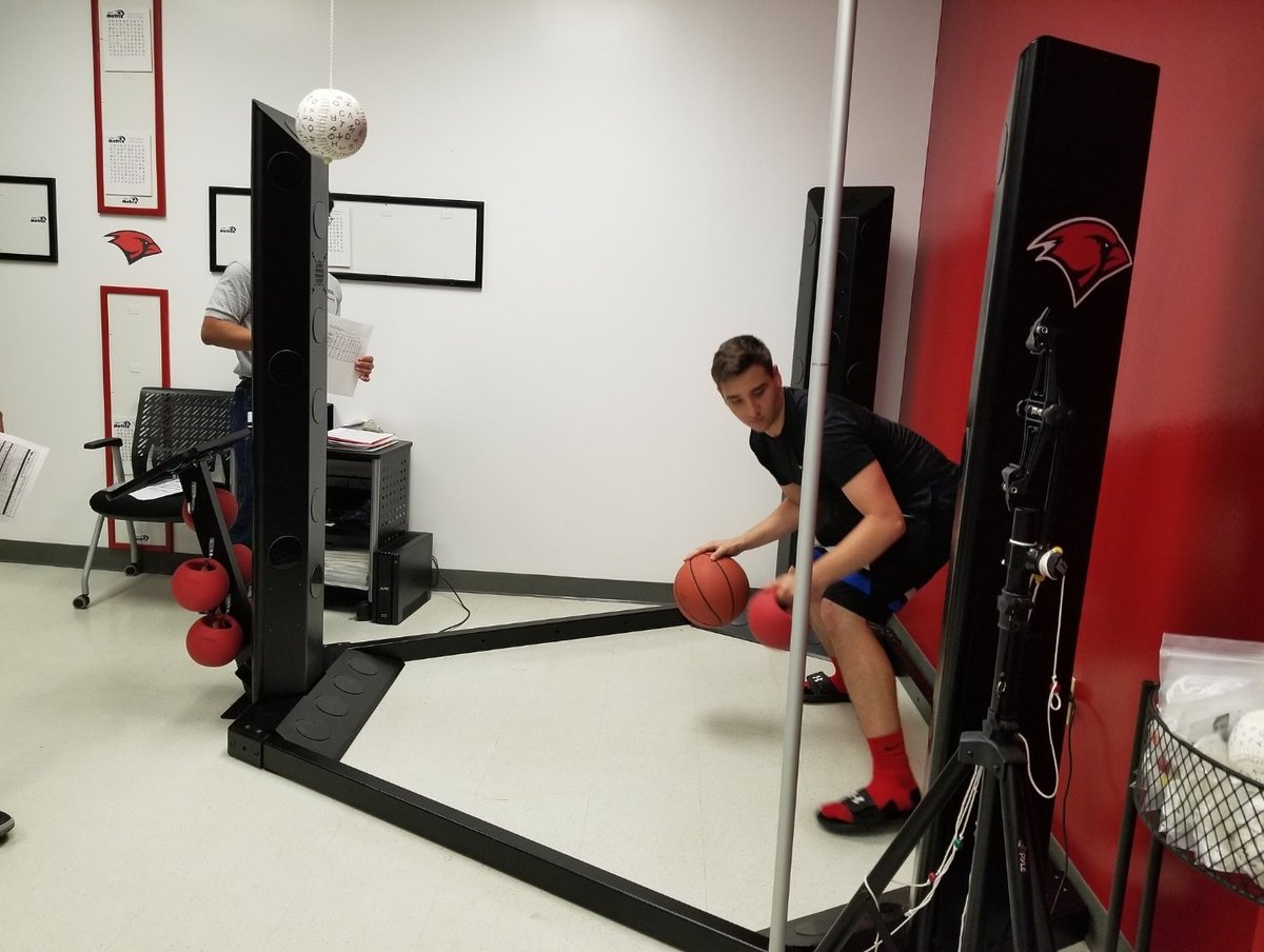 ArismendiIv's tweet photo. Competing and building skills for an incredible senior year today at UIW Elite Camp! #Eaglebasketball #classof2020 https://t.co/gsUKo8WAkz