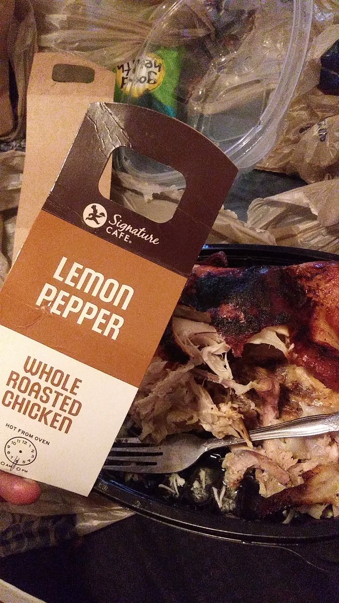 TheNamooPrince's tweet image. There is no lemon peper seasoning or flavor in this....Ive been decieved #signaturecafe #lemonpepper #roastedchicken