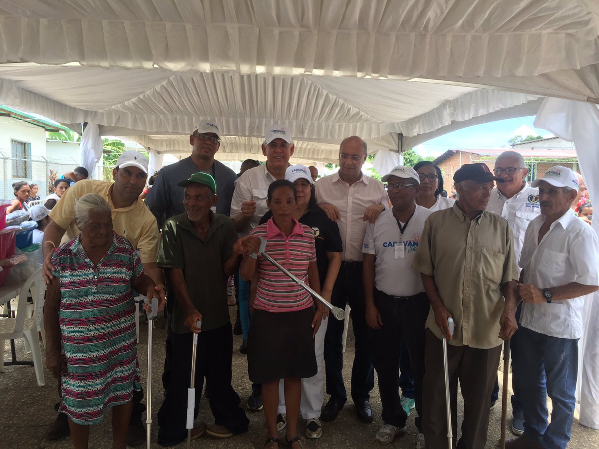 BarretoSira's tweet photo. ¡Llegamos a Mc Gregor con #LaCaravanaDeLaSalud!
Nos comprometimos en recorrer  #Anzoátegui con el mejor programa de atención integral del oriente #Venezuela y cumplimos.
Farmacia, atención médica, odontología, alimentación, recreación, peluquería, donaciones ¡Salvando vidas! https://t.co/bQCVh9rTYD