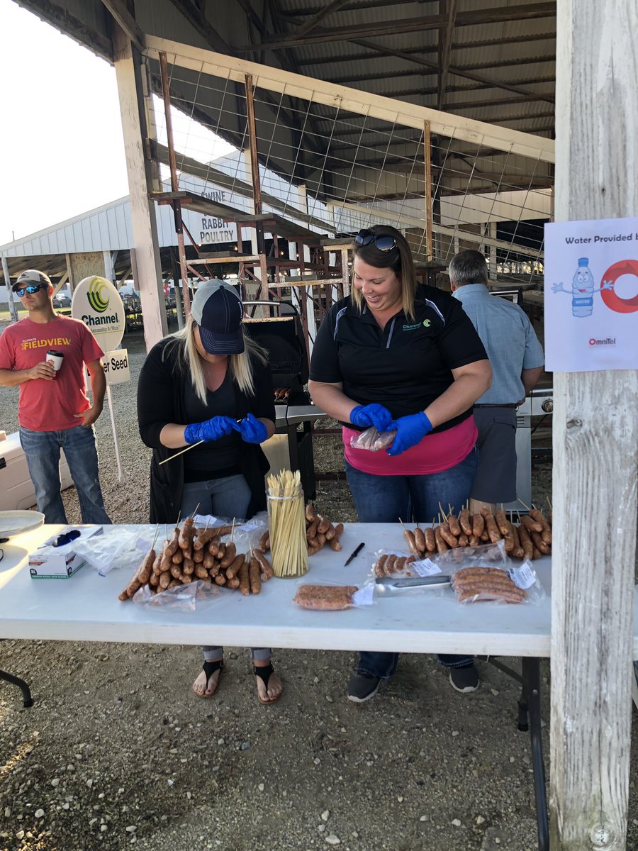 SeedBarker's tweet photo. Mitchell County Fair 2K19 in the books! Great job to the fair board, superintendents, sponsorships, and volunteers! Shout out to all the exhibitors showing their animals! #ChannelSeed @ExseedMohr @TheSteveMahr @SeedBarker https://t.co/JsVkf7lVH0