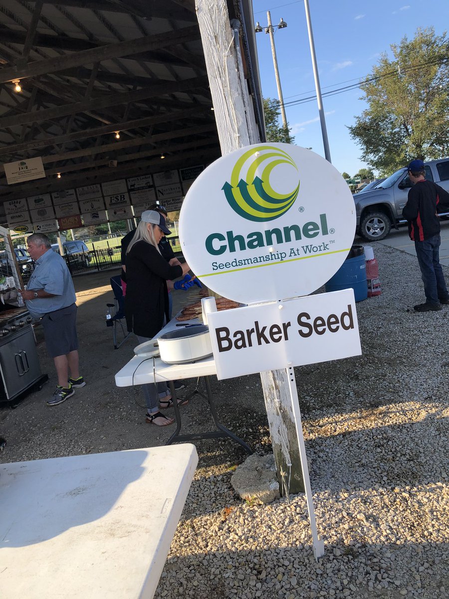 SeedBarker's tweet photo. Mitchell County Fair 2K19 in the books! Great job to the fair board, superintendents, sponsorships, and volunteers! Shout out to all the exhibitors showing their animals! #ChannelSeed @ExseedMohr @TheSteveMahr @SeedBarker https://t.co/JsVkf7lVH0