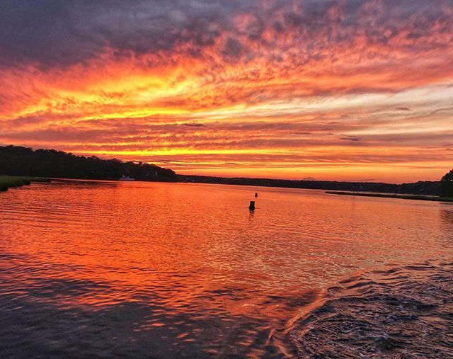 frankruel2's tweet image. O Bouy! Last nights sunset on the BassRiver was amazing....
#capecod #igerscapecod #capecodimages #capecodinsta #capecodphotography #boat #sunset #sunsets #sunset_fx #sunsetlover #sunset_pics #sunset_capture #sunset_perfection #sunset_greatshots #sunset_… ift.tt/2T2mm4Y