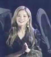 kang daniel and jihyo staring at each other meanwhile dahyun is staring at you💝💖💓💞💕