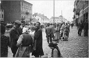 SierraUniEcho's tweet photo. August 1942 German #SS, Police officials &amp; auxiliaries began liquidating the #Radom Ghetto in occupied #Poland, deporting c 30,000 to the #Treblinka death camp #InThisMonth #Holocaust #WWII #WW2 https://t.co/4DITsXgiay