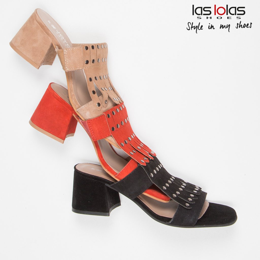 Las tachuelas son siempre una buena idea / Studs are always a good idea 🔝

Sandalias STRIPS

#LasLolasShoes #MyLolasStyle #Sandal #MustHave #Trends
.
. 👉mtr.cool/fkuyprnoev
.
#WomanShoes #sandals #glam #flatsandal #sandals #jewelshoe #shoegram #sandalias #luxuryshoes