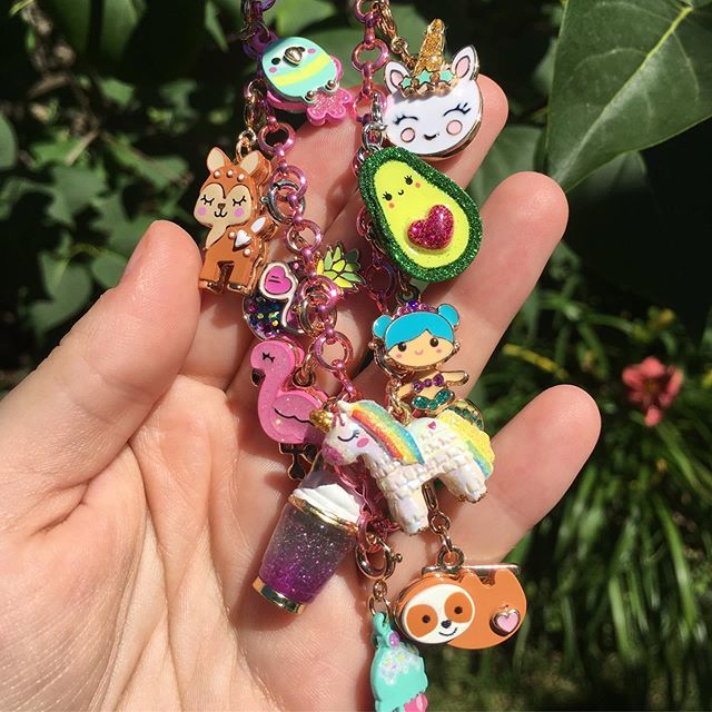 CHARM_IT's tweet photo. Handful of sunshine! ☀️ Wherever there are charms, a smile is not far behind. 📷>>@squishynoodle
.
.
.
.
#charmit #charm #charms #charmbracelet #charmbracelets #collectible #collectibles #charmjewelry #kidsjewelry #kidstyle #charmnecklace https://t.co/P4FGrHShSi https://t.co/C7i9USla56