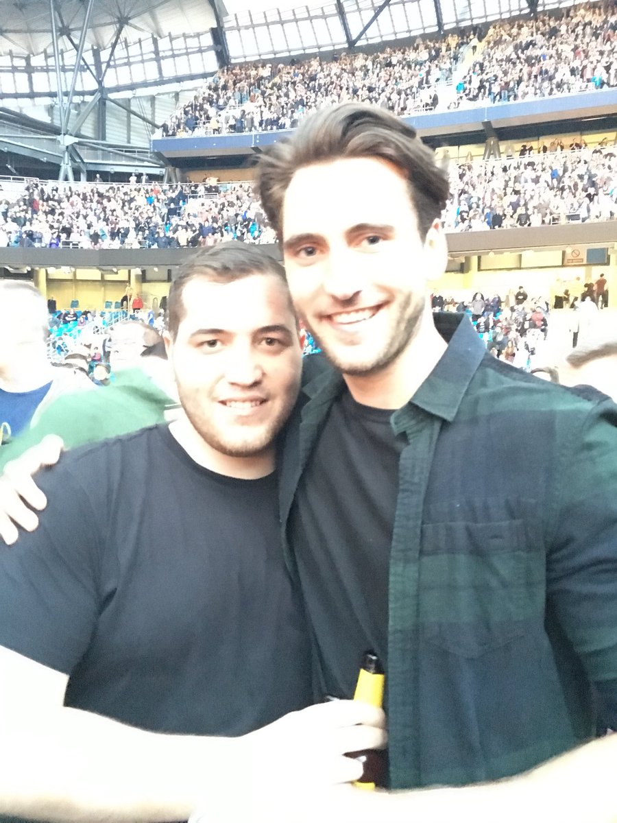 monners1990's tweet photo. @JacobRoberts90 This was the shining on our heads at stone roses in 2016 #casper https://t.co/8lRzrHdC0M