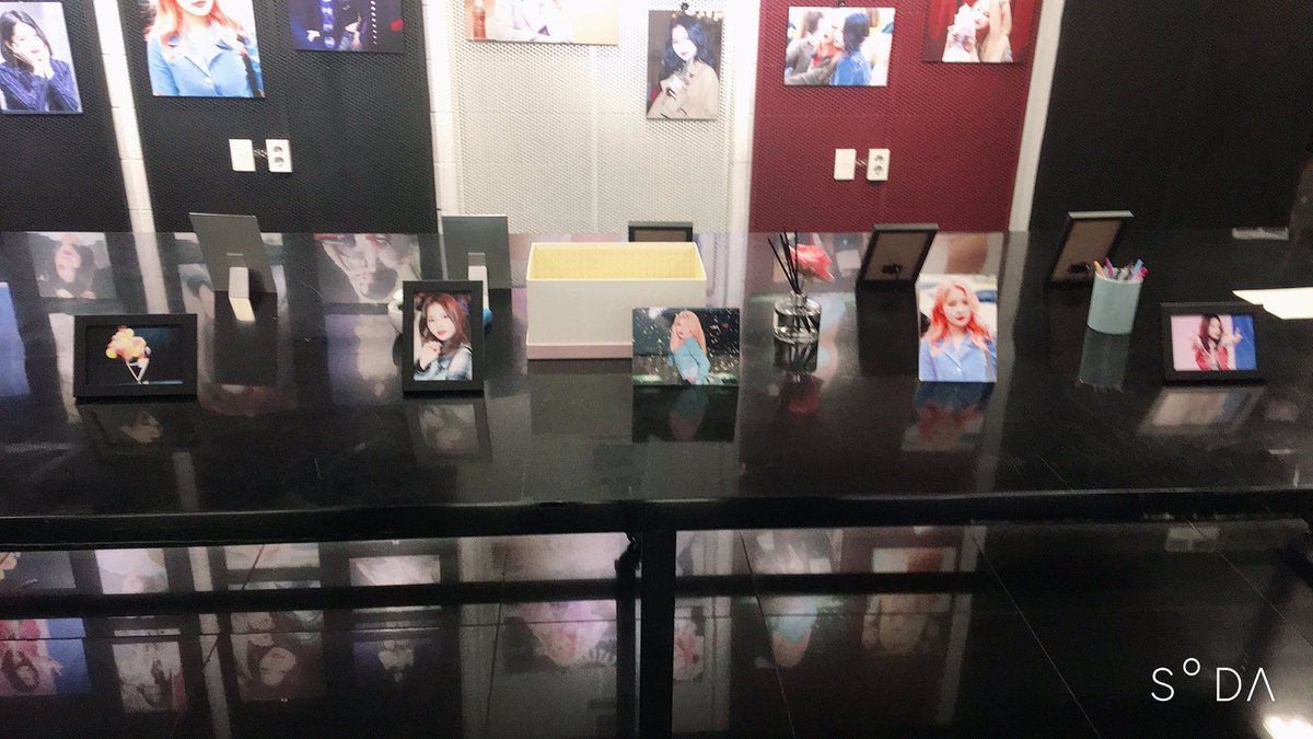 상수역 지나가다 에어컨 바람이 시원해서 들어왔는데 여기서 위키미키 전시회 하네...

<a href="/StaywithMe_0808/">StaywithMe</a>