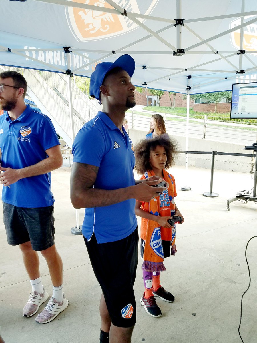 superimu's tweet photo. Great afternoon at #FCCFanFest! It was nice way to rekindle the fire a couple of tough game. #FCCincy https://t.co/tdDET7k4VY