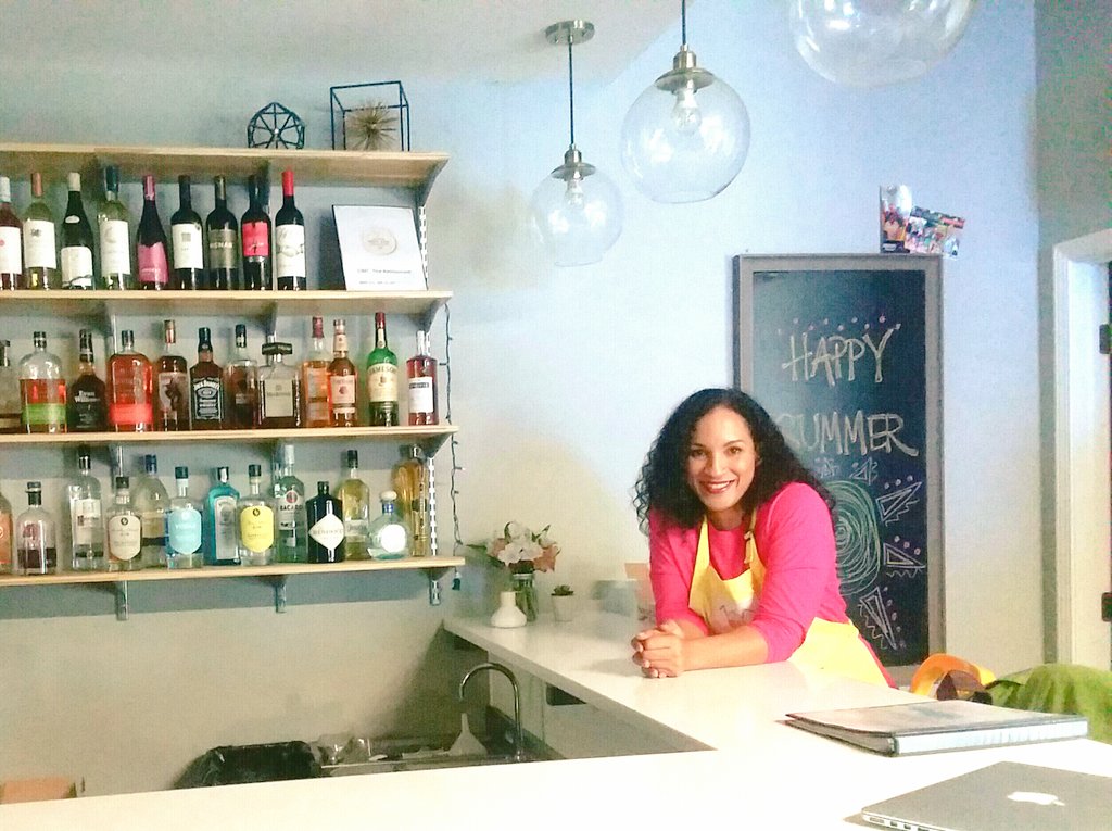 DianaraGold's tweet photo. Just another day at my *movie set* LAKESIDE CAFE! These were our last filming days......such a festive experience! #actress #setlife #singer #model #THECHRISTMASMASTERPIECEFILM @hallmarkchannel @bouncetv #newfilm #redcarpetlife @BET #hollywoodlife @TelevisionAcad @redcarpet https://t.co/pPK4VU9yFd