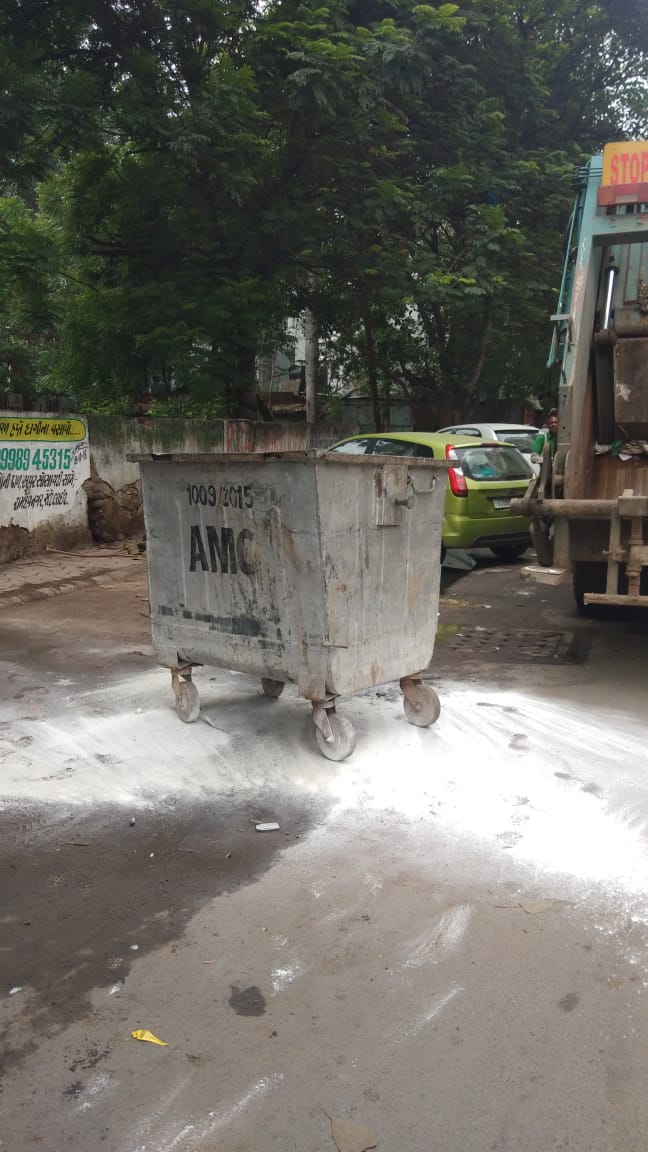 AmcThakkar's tweet photo. Neat,clean, empty and well sanitized community small dustbins for citizenship up to its proper utility, how tree cutting make obstruction for other right users .pl.beright user.
@vnehra @AmdavadAMC @HardeepSPuri @DyMC_NWZ @tv9gujarati @TOIAhmedabad @Divya_Bhaskar @arpan84here https://t.co/LFzZBZ6uTI