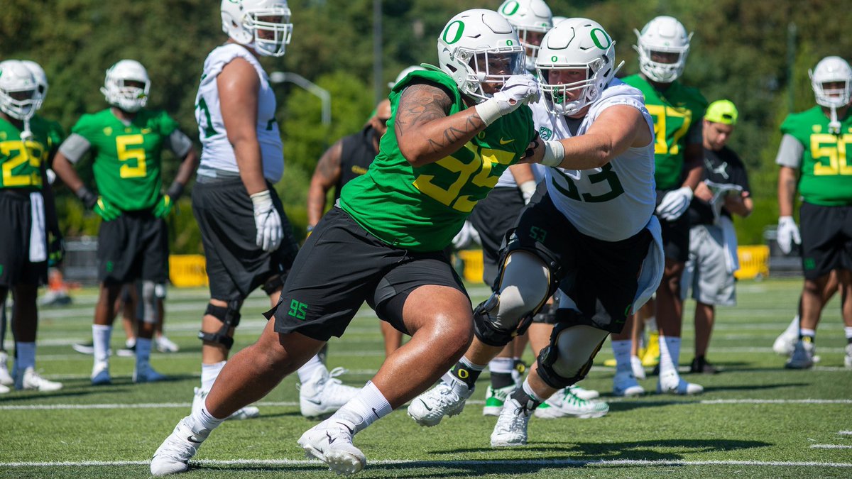 Coach__Chance's tweet photo. Dig in son. Earn ur stripes. Keep grinding. Bend still looks good. Stay humble n get better. #GoDucks 🐥 #95 https://t.co/JKrb1EEkYN