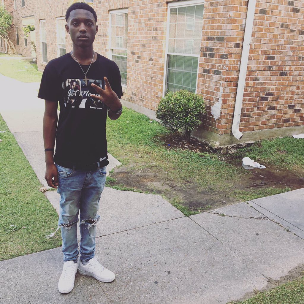 crazytigo15's tweet photo. If u rock wit the opps then I hope u can swim 🖕🏾🤞🏾🐝 #YGS #BB #JOG #150 #flyhighjerm💔 #flyhighchapo💔 #gwsboozilla❤️ https://t.co/stZpDRKLpN