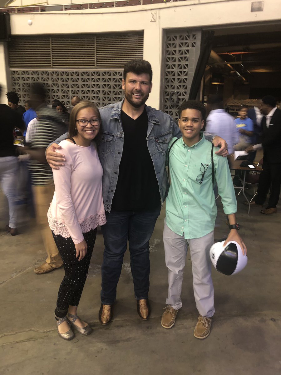 KFinProductions's tweet photo. More pictures from our @MobilePublicSch pep rally!Every single teacher, teammate and employee deserved all of the applause! Kudos to @ThreadgillMCPSS, all of the bands, cheerleaders, speakers, dancers and singers...this was a powerful day for all! #RevGuyton #RodStokes @kirkJay7 https://t.co/TLITeSZCLj