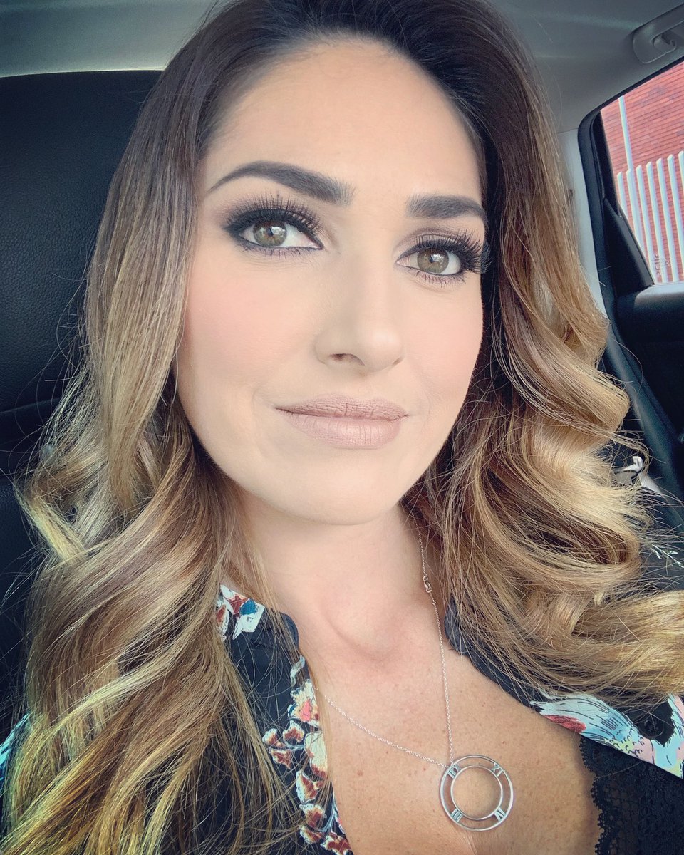 Sonrisa de haber disfrutado un día más!! GRACIAS mundo 🌍 GRACIAS vida, GRACIAS Dios 🙏🏻🤗❤️ #FelizDomingo Corazones! ❤️