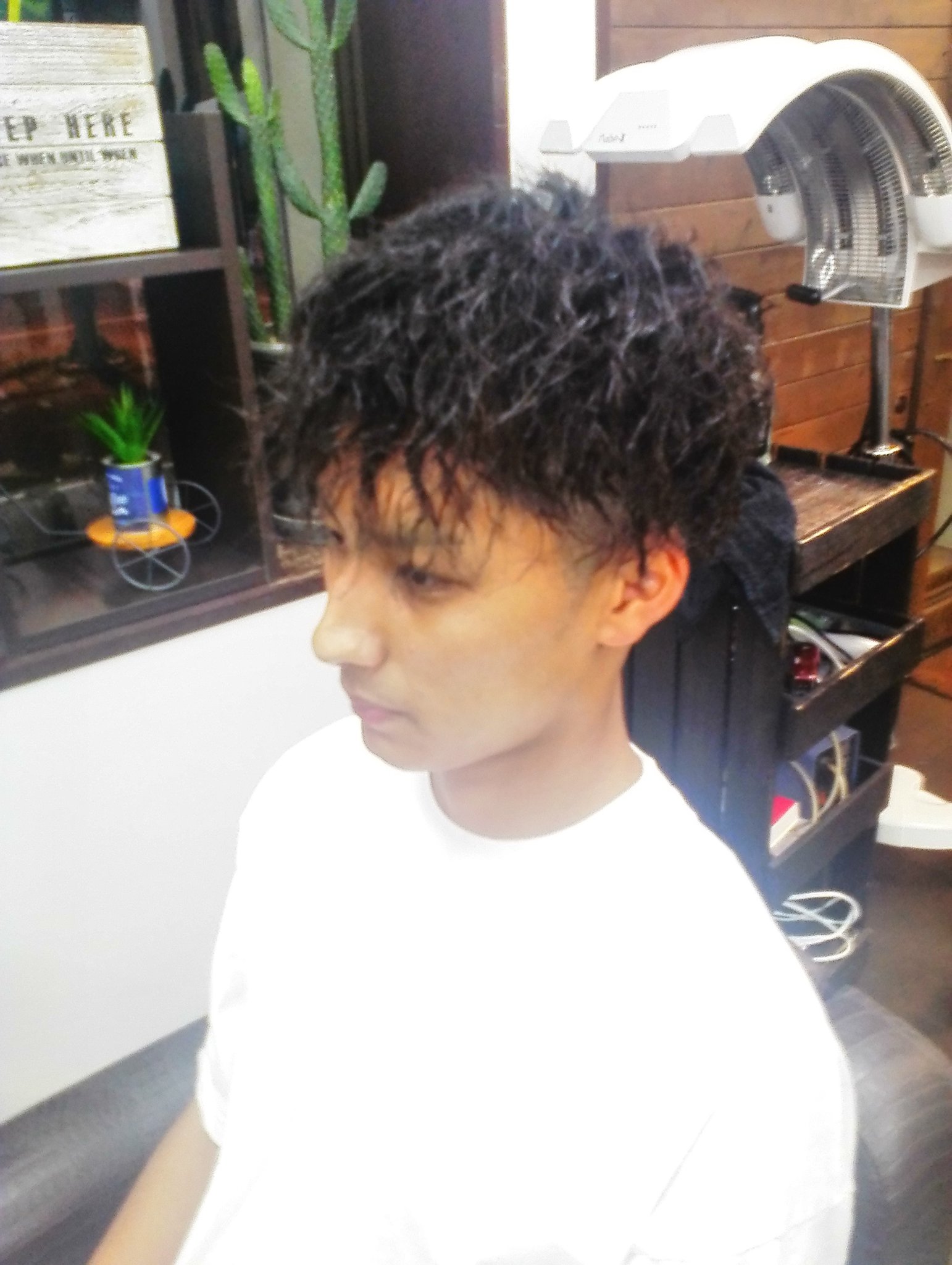 Hair 癒庵 ツイストスパイラルパーマ ハードなスタイルです 簡単なセットでかっこよくキマリます ８ ３１まで高校生パーマキャンペーンやってます 夏休みにしか出来ない強めのパーマ 学校にもバレにくい弱めのパーマ この機会にぜひ 沖縄 泡瀬 ツー