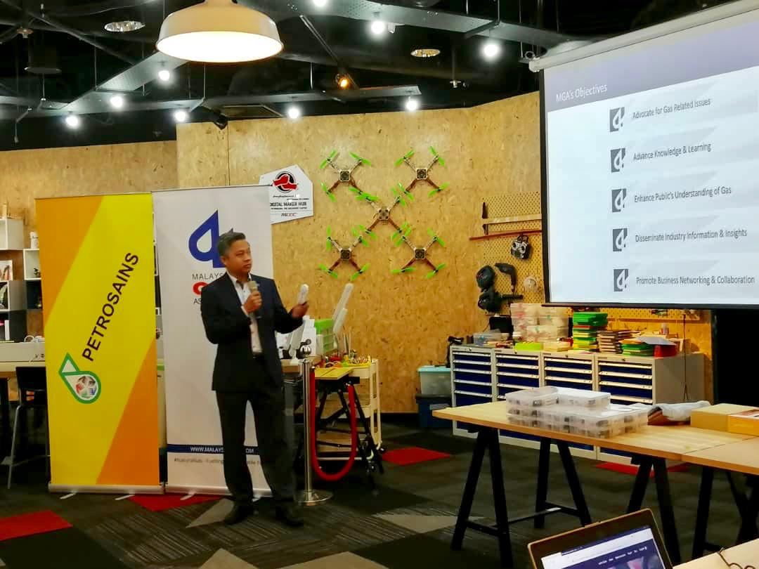 MGA_Official1's tweet photo. EEP2019 kicks off today at Petrosains with Introduction Session to teachers of participating schools from Selangor, Putrajaya and Pahang.
@petrosains
#MalaysianGas
#EEP2019 https://t.co/Rl4L4D7nPN