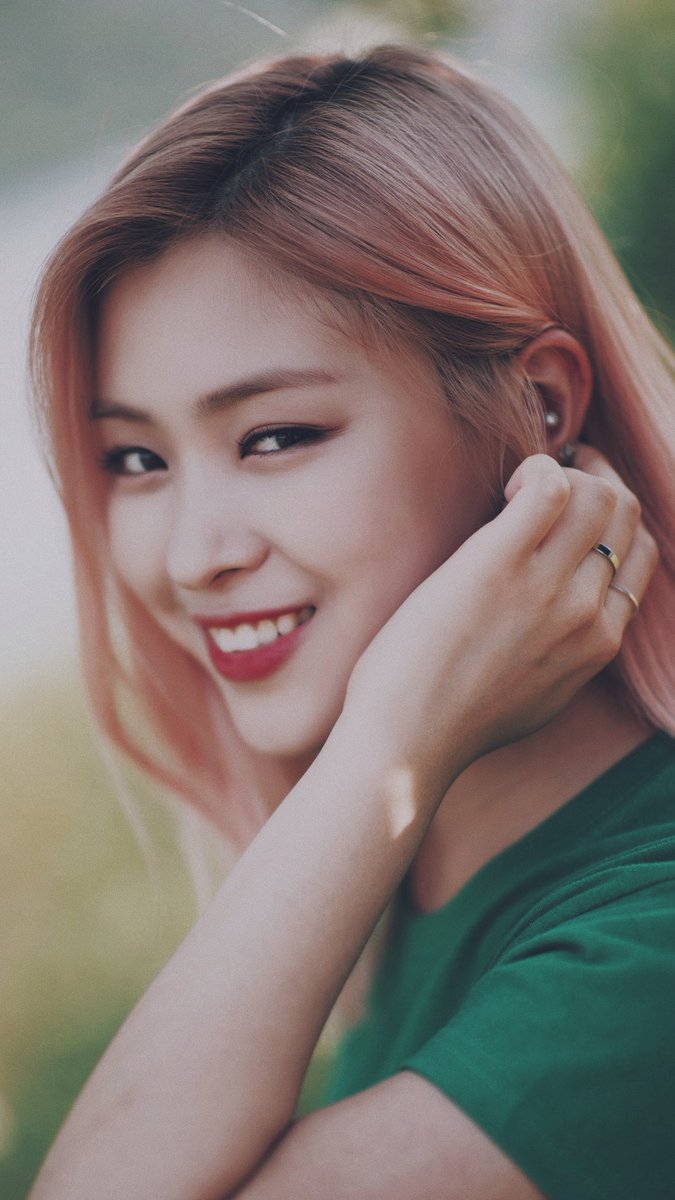 nuggetsjenlisa's tweet photo. ITZY RYUJIN         BLACKPINK ROSÉ https://t.co/1tyvQ4NkYO