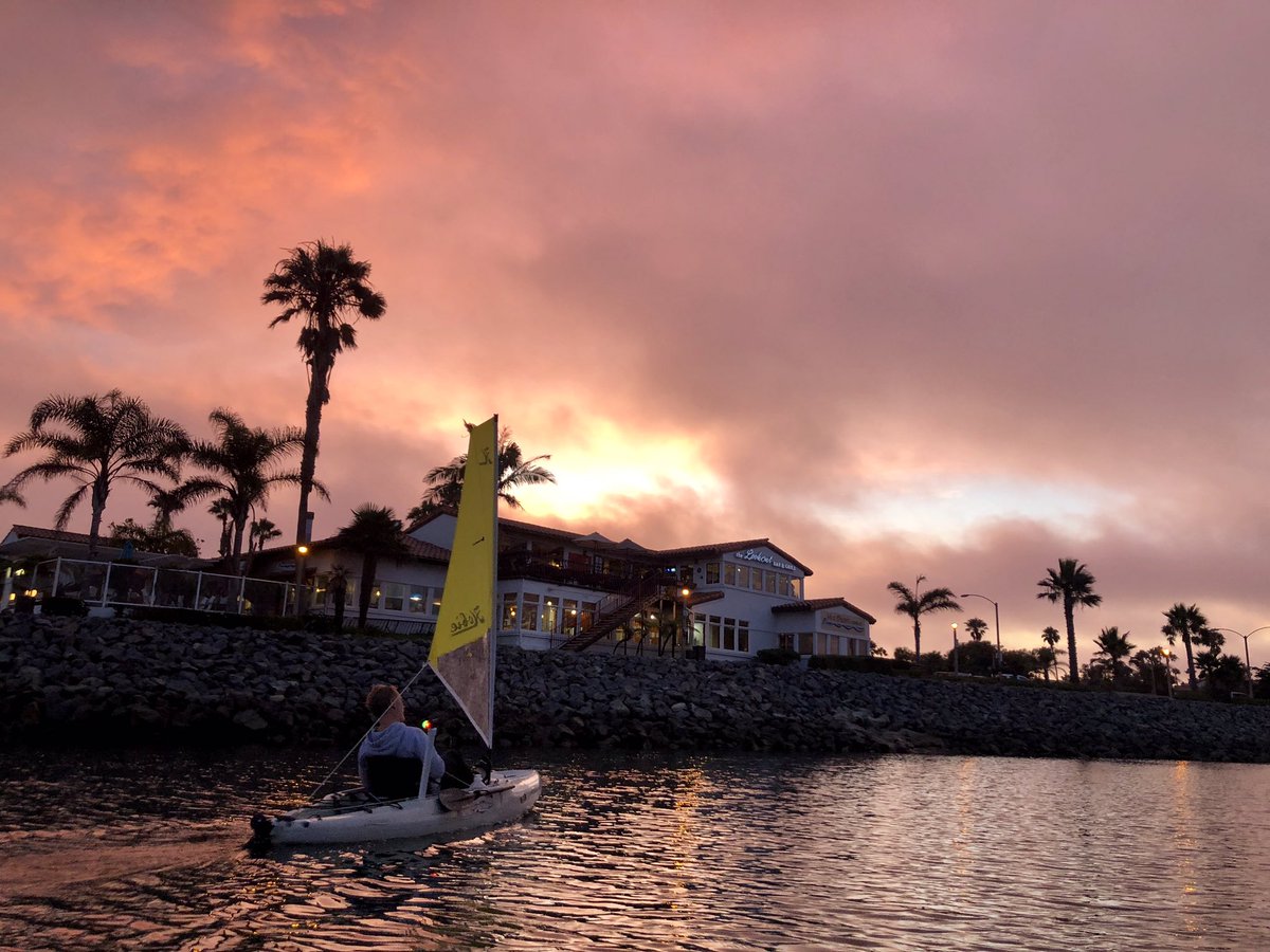 jeffeastin's tweet photo. Night kayaking in the ‘Nard with @bebetobin_. Plotting pirate raid on @WillieGarson. https://t.co/yXXCPje2Ao