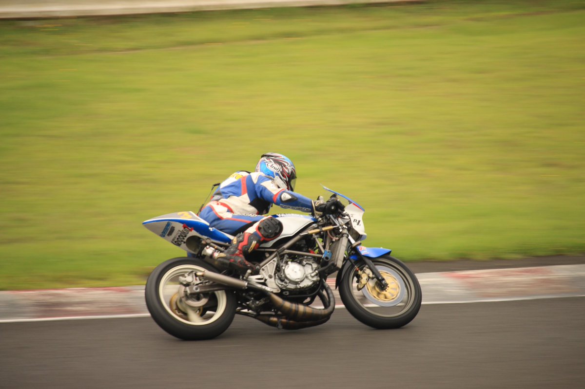 aooooon600's tweet image. 昨日は菅生で
知らな人を流し撮りおじさんしてました。
持ってったSDカードがゴミで
撮れ高微妙でした。
あと1/200は三本スポーク
綺麗に流れてくれない…
#2ストミーティング
