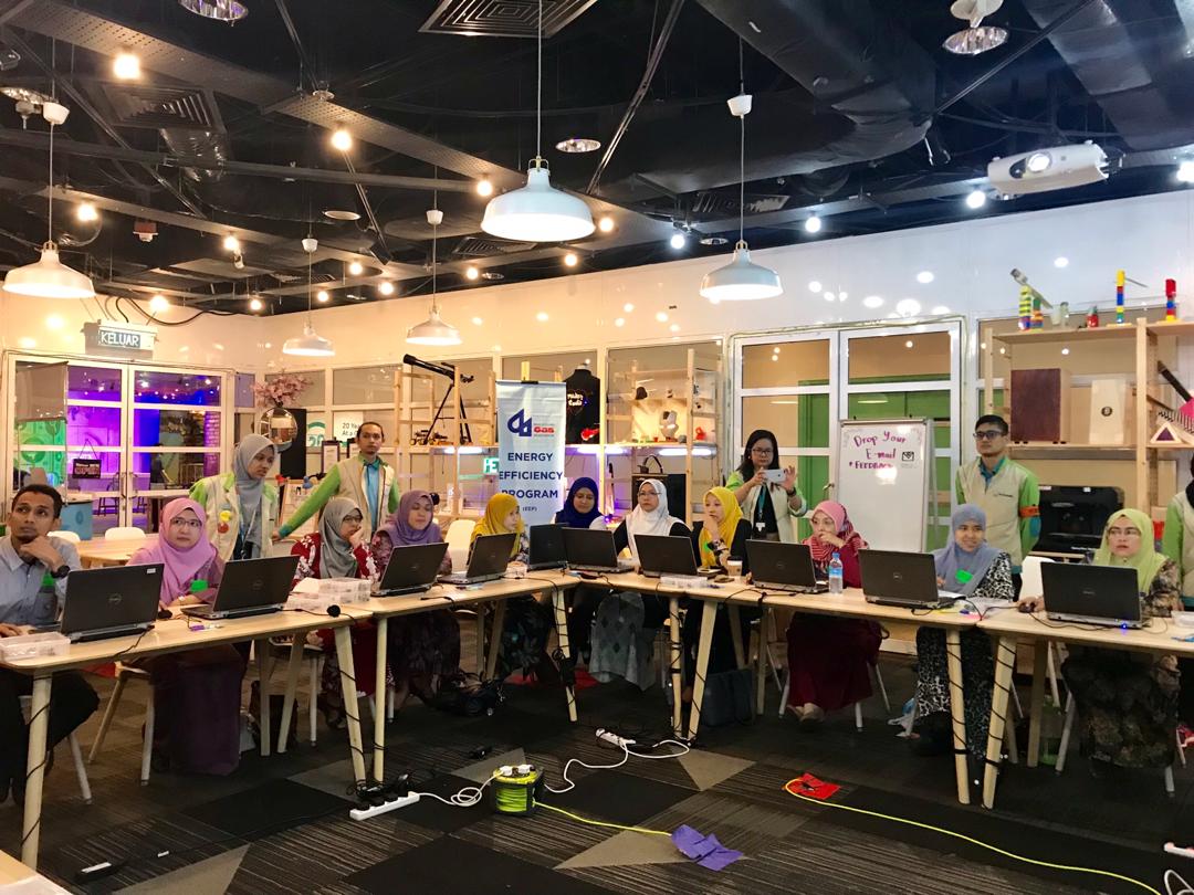 MGA_Official1's tweet photo. EEP2019 kicks off today at Petrosains with Introduction Session to teachers of participating schools from Selangor, Putrajaya and Pahang.
@petrosains
#MalaysianGas
#EEP2019 https://t.co/Rl4L4D7nPN