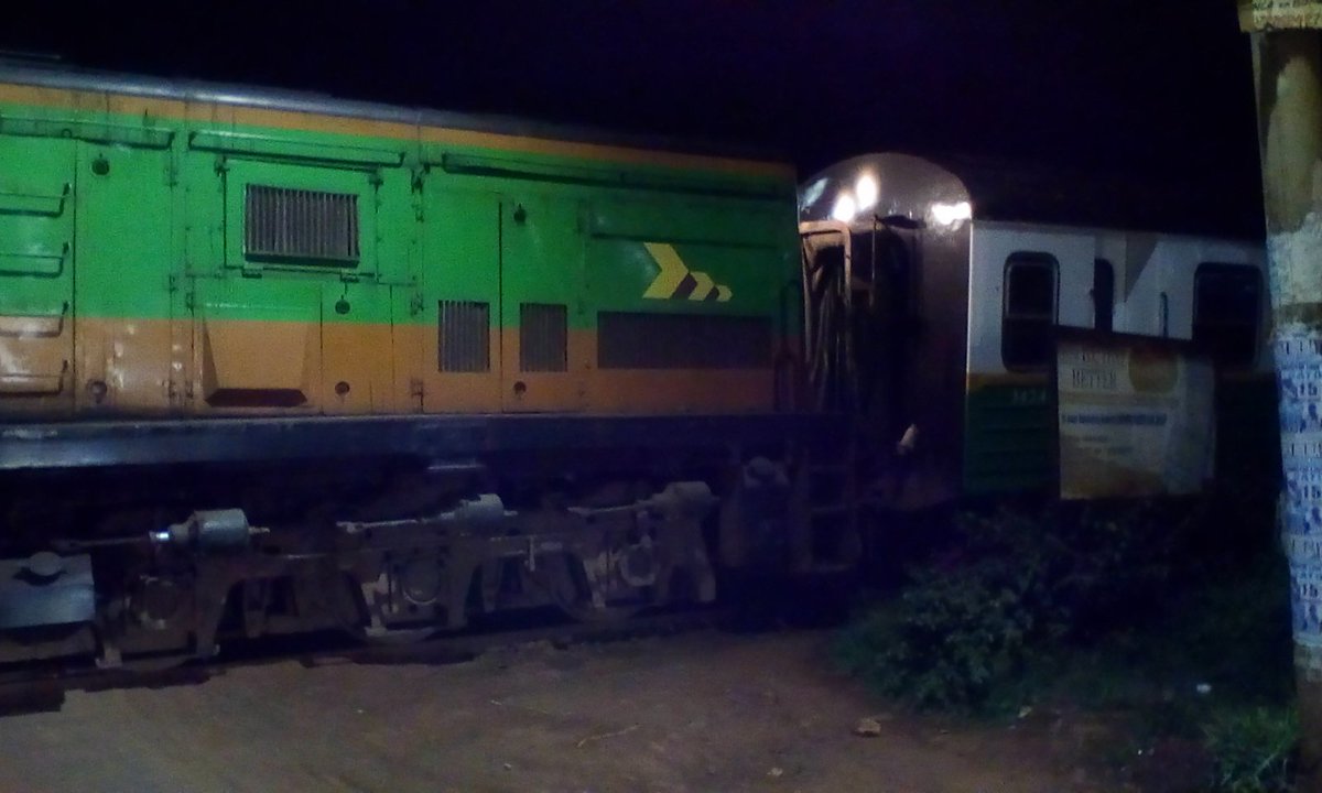 HealthinfoK's tweet photo. Good morning Nairobi. Another week another hustle. Off to the city courtesy of @KenyaRailways_  Ruiru-CBD 6:15 train. New look uniform for crew as KRC swaps with RVR. #WeAreMetro #MobilityHealth @SwvlKenya @KenyanTraffic @MyRideAfrica @Ma3Route https://t.co/KrAdyY4eXI