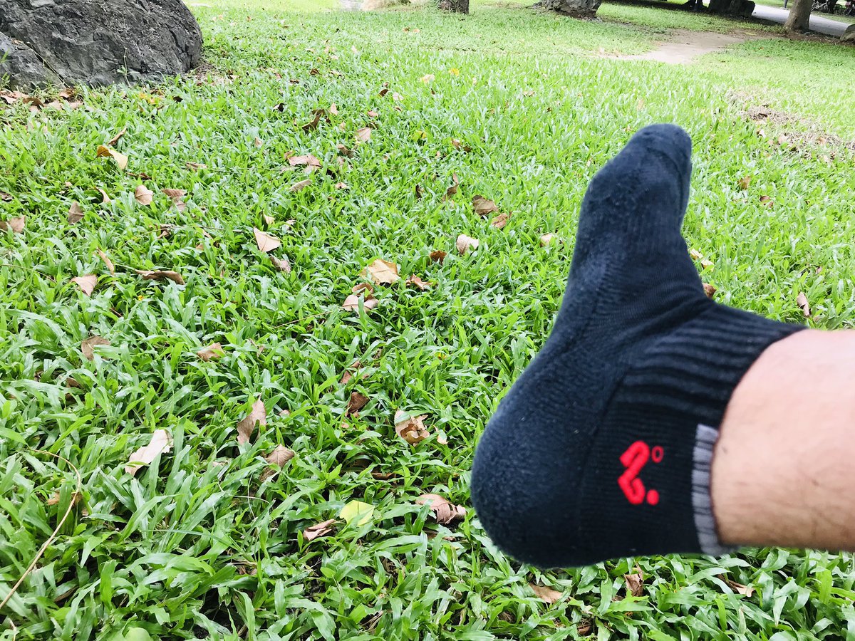 一早跑10K 汗水噴發 襪子都快濕了

#黑襪 
#運動襪 
#短襪