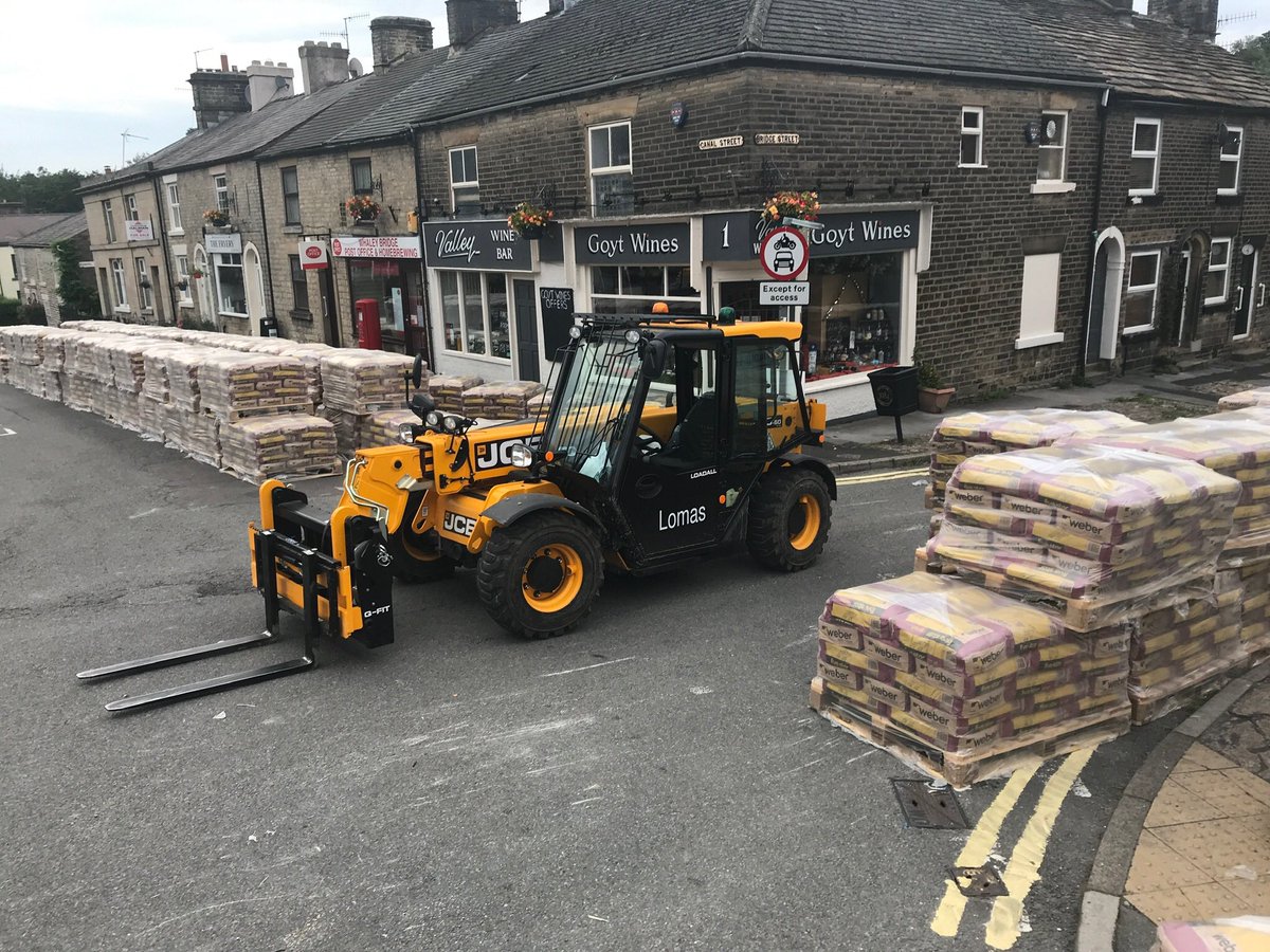 RobSharp170's tweet photo. #Lomasdistribution supplying man and machine #whaleybridgedam #ToddbrookReservoir let’s hope and pray all the hard work pays off 🙏🏻 https://t.co/gzzv8ZiSGM