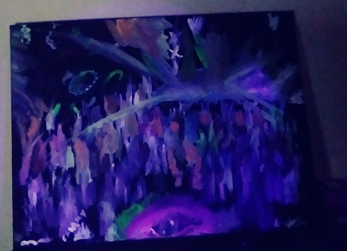 friday_xxc's tweet photo. Atmospheric Art©. #estfest2019 Atmospheric art is about seeing a peice of artwok from a specific time &amp;getting to go back to that feeling.Thank you to the guys that were tipping for me at the concert(great stories nowlol). No filters Just black light @DjEV @djacexx @SlimGudz216 https://t.co/3xYus1xe3G