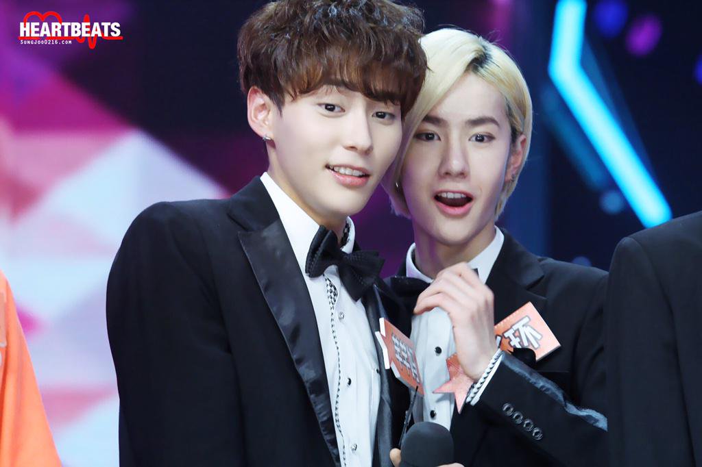 Bloodblueb's tweet photo. โอยยยยยยย​  ชอบคู่นี้​ คนพี่ขี้แกล้งคนน้องชอบดุ​ ฟีลเมะจอมกวน​ เคะมาดนิ่ง​
#JOOBO​ #bojoo #จูป๋อ https://t.co/f53DGCANPs