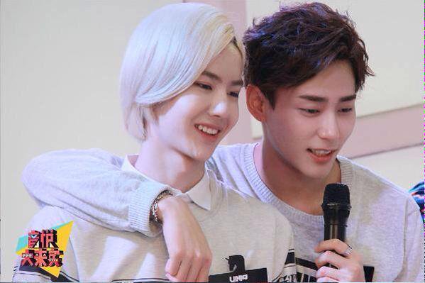 Bloodblueb's tweet photo. โอยยยยยยย​  ชอบคู่นี้​ คนพี่ขี้แกล้งคนน้องชอบดุ​ ฟีลเมะจอมกวน​ เคะมาดนิ่ง​
#JOOBO​ #bojoo #จูป๋อ https://t.co/f53DGCANPs