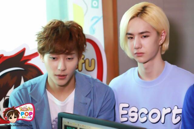 Bloodblueb's tweet photo. โอยยยยยยย​  ชอบคู่นี้​ คนพี่ขี้แกล้งคนน้องชอบดุ​ ฟีลเมะจอมกวน​ เคะมาดนิ่ง​
#JOOBO​ #bojoo #จูป๋อ https://t.co/f53DGCANPs