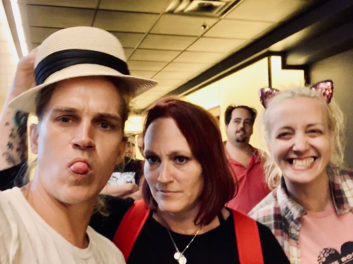 LeeAMullen1's tweet photo. Director @JayMewes first movie #MadnessInTheMethod was kind enough to take a few photos with @CannaMiss and I. The movie is fantastic!! 🖤 He was such fun. I was glad to have the opportunity to share his and @ThatKevinSmith worth to my life. #SpreadLove #positivity #SmodFamily https://t.co/WRcveCKavX