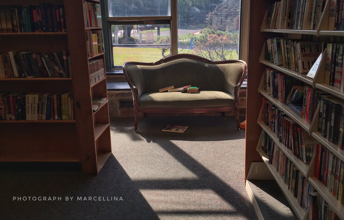 MarcellinaPix's tweet photo. One of my favorite bookstores @FOLMC in Silver Spring Maryland will soon move to another location. I’m excited to see the new place but sad to say goodbye to its current home. #FOLMC #FriendsOfTheLibrary #iLoveBooks #bibliophile #bibliophilia #MontgomeryCounty #library https://t.co/K5oaHk1B3z