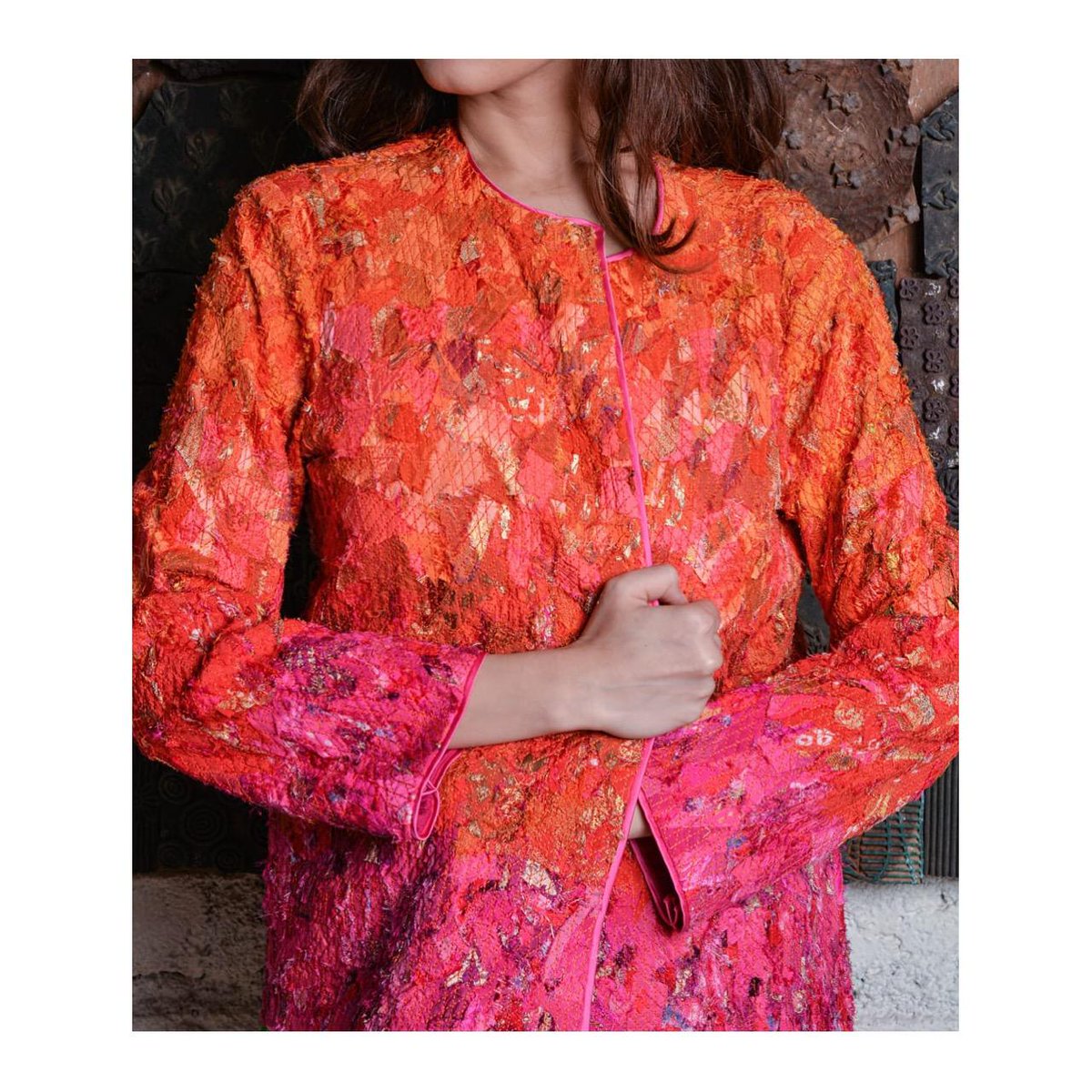 PriyankaRaajiv's tweet photo. When aspects of conscious couture married contemporary art. Our most loved patchwork jacket can now be shopped at the on going Monsoon Sale! 

DM us now to pick your favourite. 
.
.
#priyankaraajiv #pune #fashiondesigner    #patchwork  #monsoonsale #sale  #patchworkjacket #jacket https://t.co/1abzPtHWuu