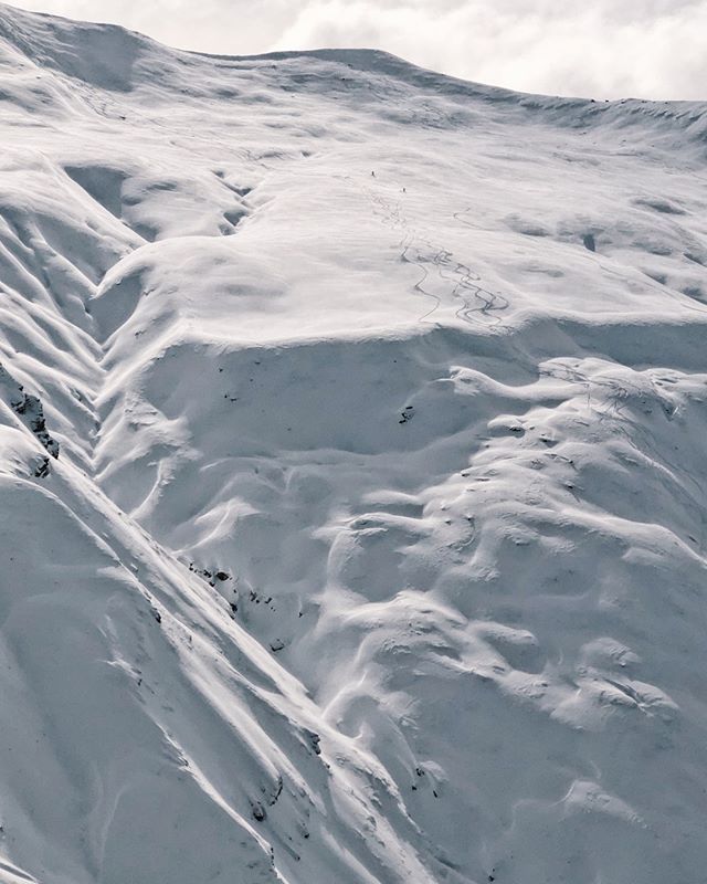 Top to bottom. Spot the skiers. ift.tt/2YKhLpo