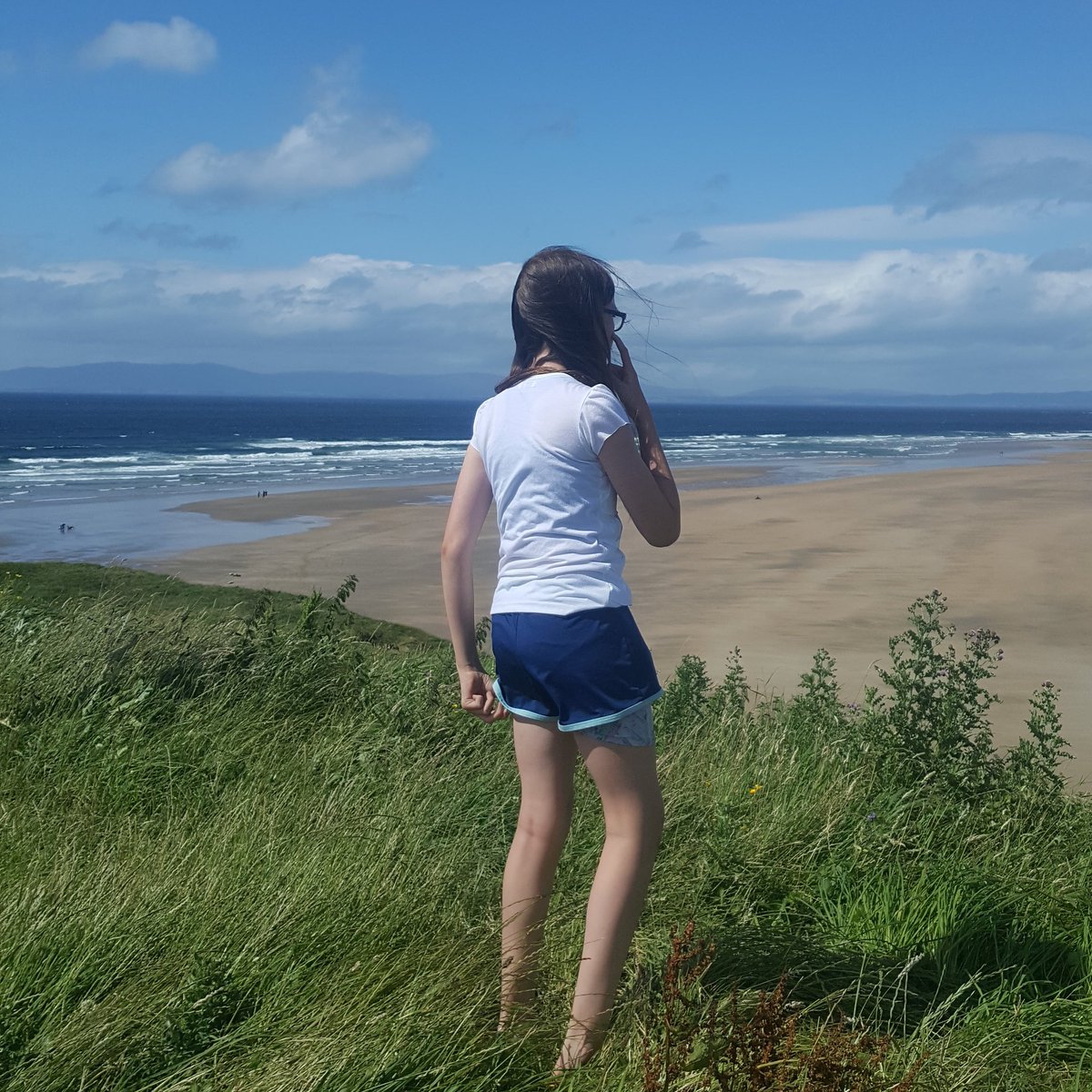 DFAMILY_YOUTUBE's tweet photo. #MondayMorning #mondaymorningmotivation #swimmingintotheweek #lifesabeach Who's coming for a swim? #ireland #travelireland #hiddenheartlands #dfamily #yourtuber #kidsoftwitter #kidsofyoutube https://t.co/PmkDno8Ol2