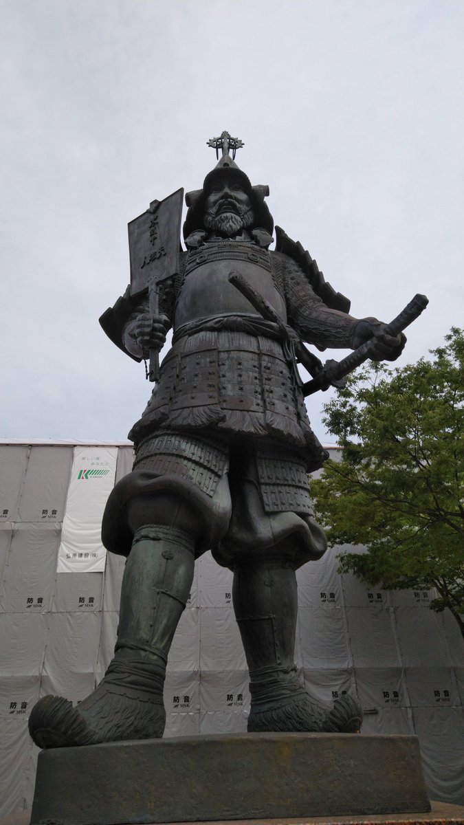 アカシアの星瑠 津軽為信公像はじめ 色んな所で為信公の名前をお見かけしますね 稀代の謀略家でありながら義を忘れないカッコイイ武将 大好きです 関羽に憧れ ってのもイケてますよね 弘前城 津軽為信