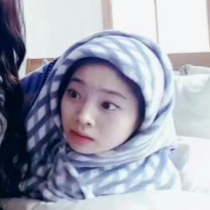 istanroyals's tweet photo. all of you joking about losing your shit the day sana dating a male is revealed meanwhile i'm here thinking about the day dahyun gets caught by dispatch https://t.co/x6HowoqZzb
