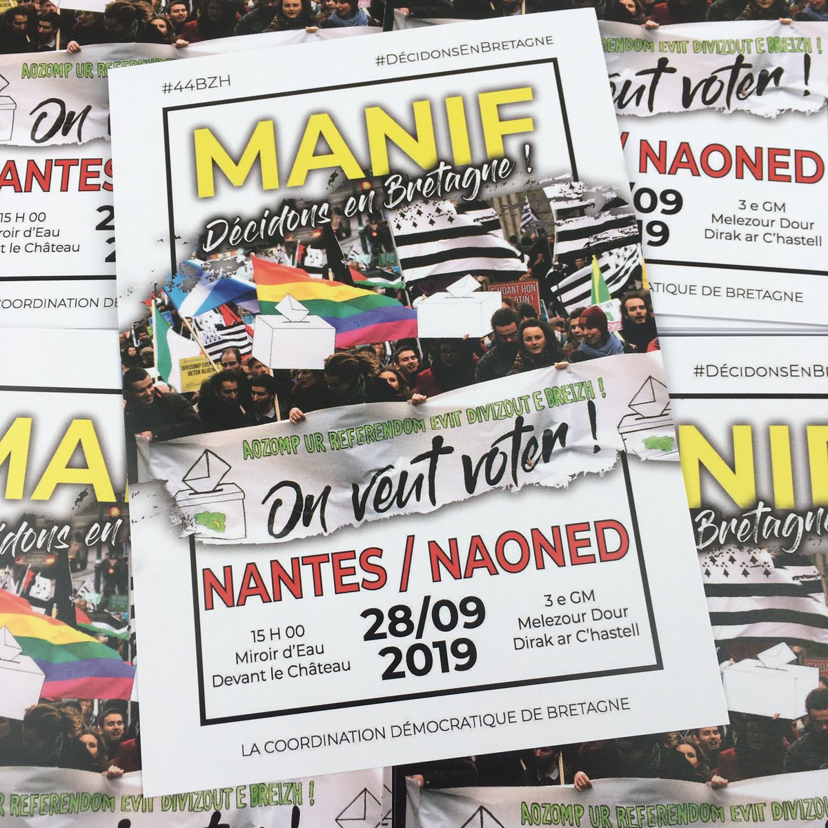 Les premiers flyers pour la manifestation de #Nantes le samedi 28 septembre !
PARTAGEZ l'événement et invitez vos contacts, merci :
facebook.com/events/2243346…

#44BZH #DécidonsEnBretagne 
#Naoned #Bretagne