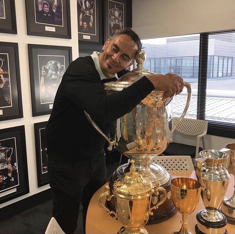 AbuDhabiOn's tweet photo. @AllBlacks Getting morning cuddles 🖤 https://t.co/FarxHzBkX4