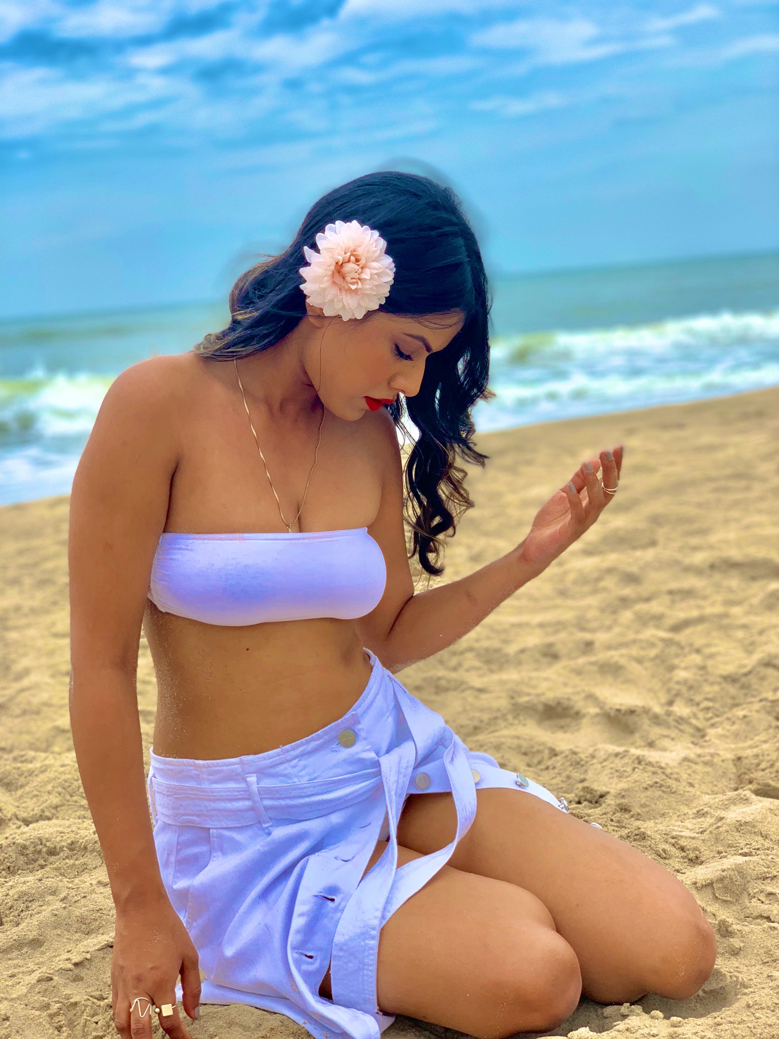Nia Sharma Shakes Up The INTERNET With Her Alluring Pictures - SEE