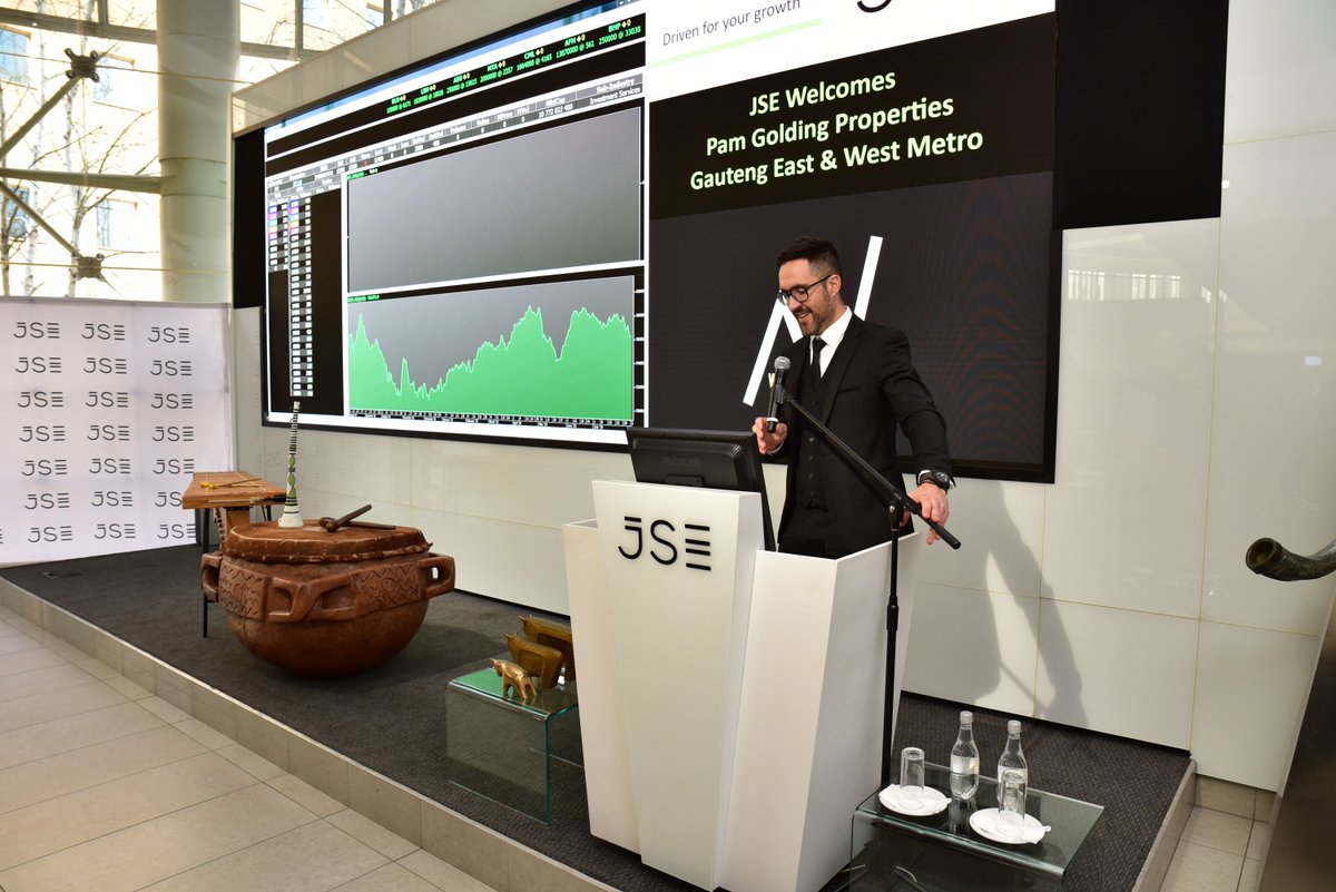 JSE_Group's tweet photo. Pam Golding Managing Director Nelson Ferreira prepares to open the market.
#JSEMarketOpen #pamgoldingeastandwest https://t.co/IdTy0L4iV4