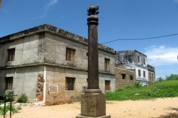 BeachesNearMe's tweet photo. Every year Colachel day is celebrated to enjoy the Travancore Kingdom's Victory. To know more about this granite pillar click here, 
https://t.co/J2ibUmHrXr

#Chothavilaibeach #ColachelPillar  #Kanyakumari #Travancore #beachesnearme https://t.co/9uSKxTwJF9
