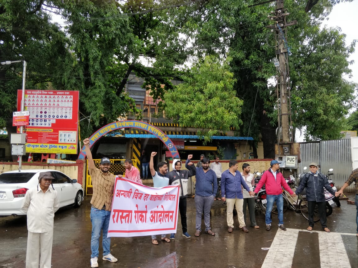 AIRLOA1's tweet photo. कपड़ा बुनकर व्यवसाय को बचाने के लिए सरकार को उचित कदम उठाने ही पड़ेंगे. कारखानदार परेशान है उद्योग भयभीत है. बिजली के दर में बढ़ोतरी उद्योग के लिए घातक है @SureshHalwankar @C_Bawankule @Dev_Fadnavis @ChDadaPatil @zee24taasnews @ndtv https://t.co/tlscPMiiVg
