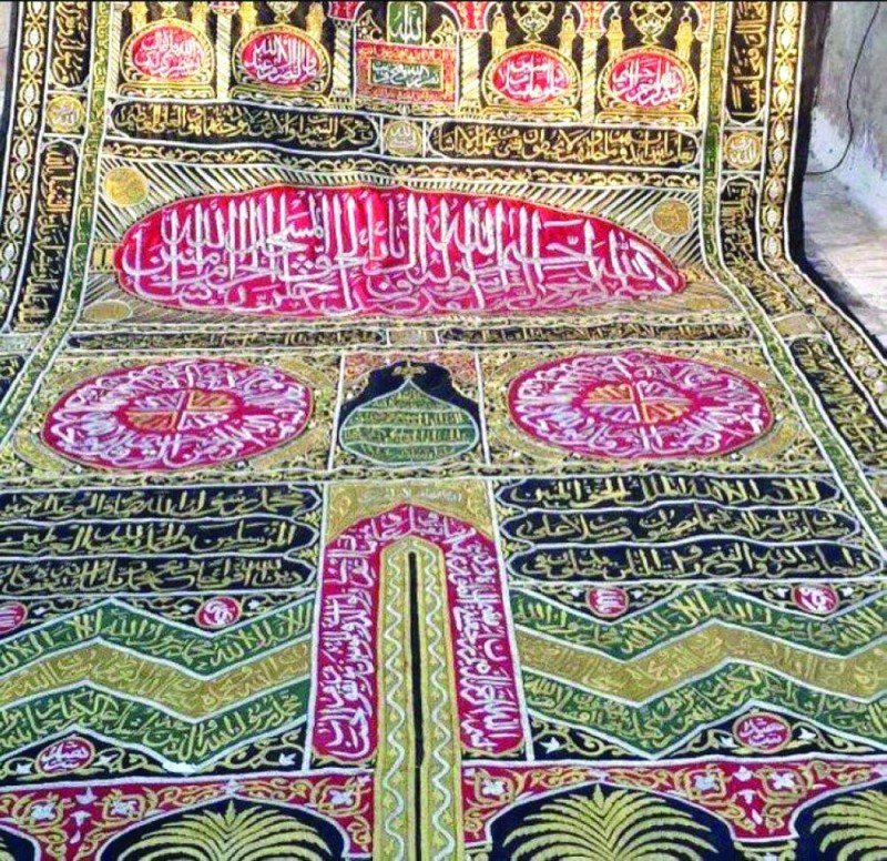 HasaTourism's tweet photo. اختيرت #الاحساء لنسج أول كسوة غيلانية فاخرة، خلال عهد الدولة السعودية الأولى، لتوارث حرفيي الأحساء تقاليد متينة وراسخة في حياكة أجود أنواع النسيج.
حيثُ نسجت كسوة الكعبة المشرفة 8 مرات، كان آخرها في عهد المؤسس الملك عبدالعزيز رحمه الله.
#الاحساء_موقع_تراث_عالمي
#صباح_4_ذو_الحجه https://t.co/QbwLiZNxqy