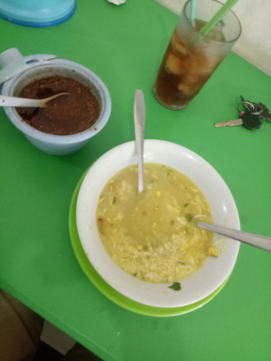 BabangMisqueen's tweet photo. kebiasaan. Udah mau habis soto nya kelupaan dipakein sambal... https://t.co/kvtWCLf9uC