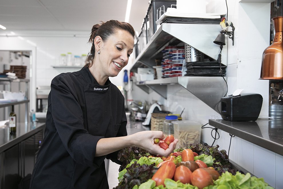 👉Susana Aragón: «La cuina i el vi van de la mà a casa nostra perquè el vi, com el menjar, també ens apropa al territori». Un reportatge de <a href="/carmegasull/">Carme Gasull Roigé</a> 
naciodigital.cat/cupatges/notic…